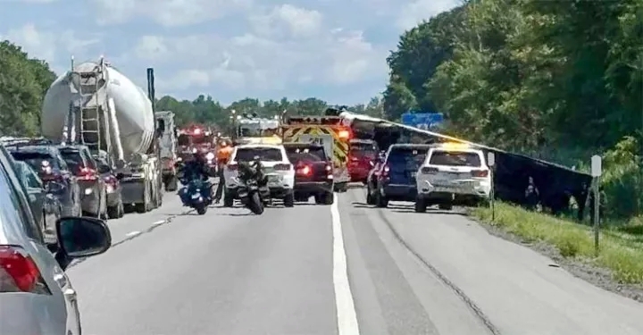 নিউইয়র্কে ভয়াবহ সড়ক দুর্ঘটনা, নিহত ৫