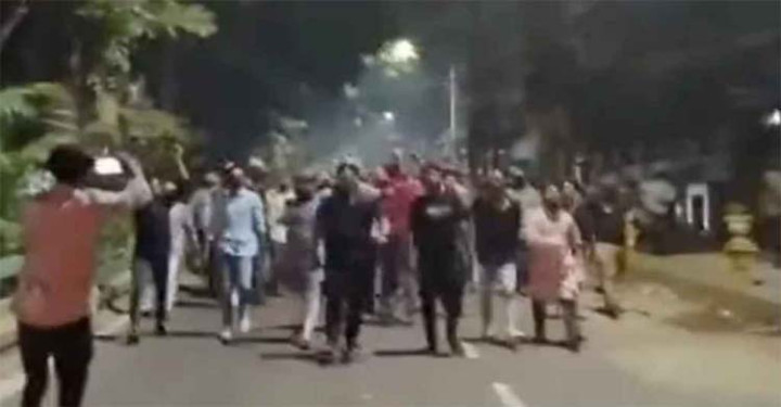 গভীর রাতে আ.লীগের মিছিল, পুলিশ সদস্যকে কুপিয়ে জখম