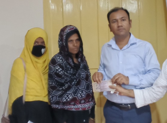 অভুক্ত পরিবারের পাশে ছাতকের ইউএনও