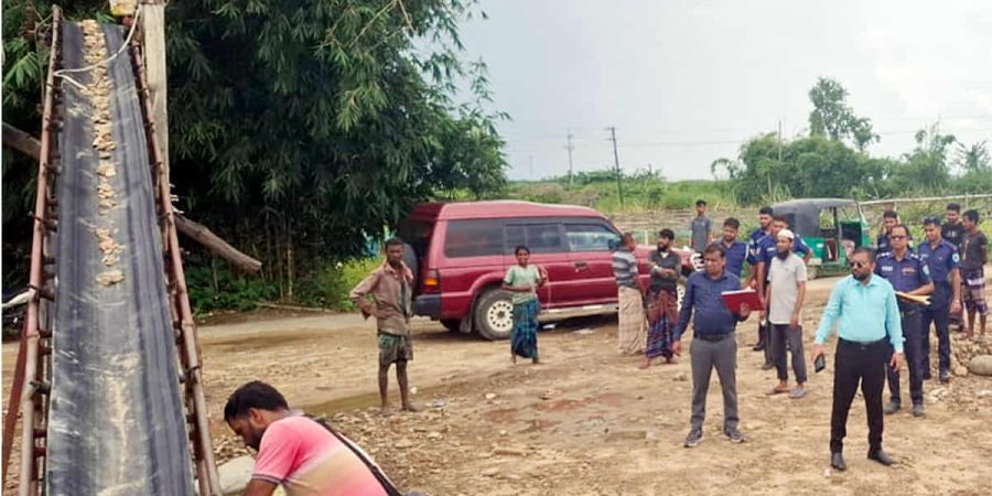 কানাইঘাটে প্রশাসনের অভিযান, পাথর ভাঙ্গার ক্রাশার মেশিন ধ্বংস