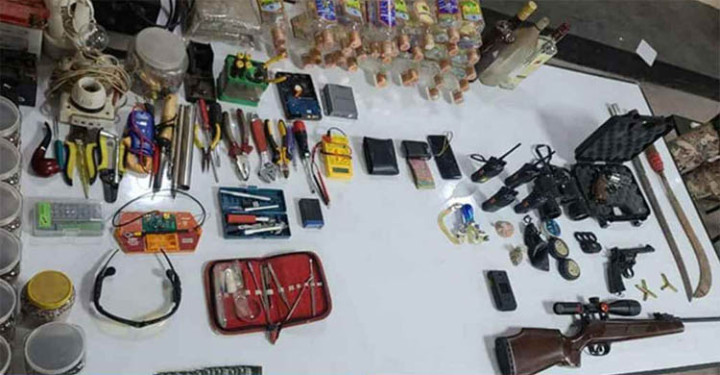 কোচিং সেন্টারে সেনাবাহিনীর অভিযানে মিলল অস্ত্র ও বিস্ফোরক তৈরির সরঞ্জাম