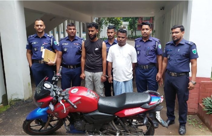 বড়লেখায় ছিনতাই হওয়া টাকা ও মোবাইল উদ্ধার, গ্রেপ্তার ২
