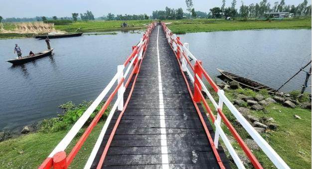 কুড়িগ্রামে চরাঞ্চলের সাথে যোগাযোগে কাঠের সেতু উদ্বোধন
