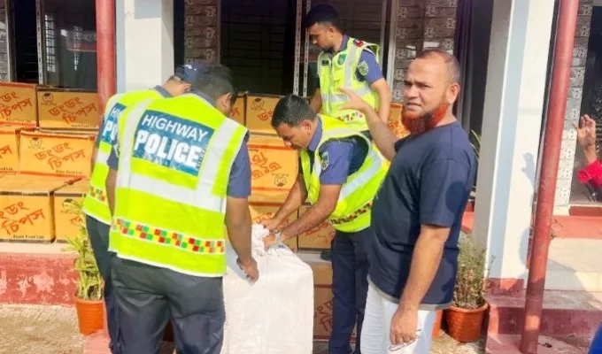 হবিগঞ্জে ২৮ লাখ টাকার ভারতীয় পণ্যসহ যুবক আটক
