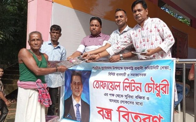 কমলগঞ্জে শারদীয় দুর্গোৎসব উপলক্ষে বস্ত্র বিতরণ