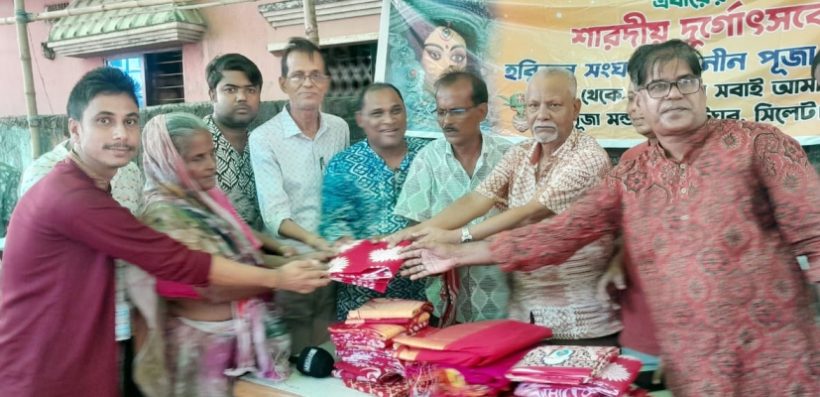 পূজা উদযাপন পরিষদের উদ্যোগে কাষ্টঘরে বস্ত্র বিতরণ