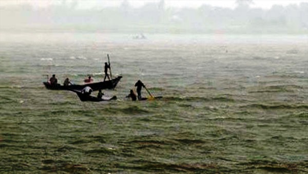 কানাইঘাটে সুরমা নদীতে নৌকা ডুবে মাঝি নিখোঁজ