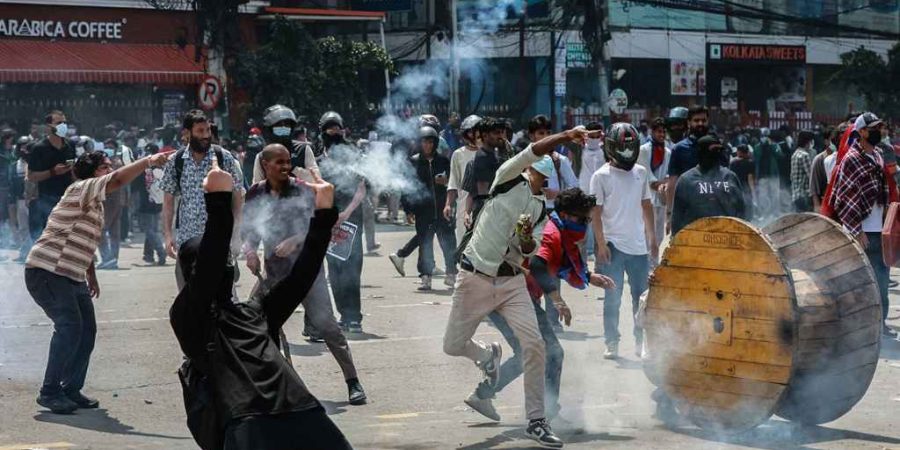 বিক্ষোভে উত্তাল নেপালে দেখামাত্রই গুলির নির্দেশ, নিহত ১৯
