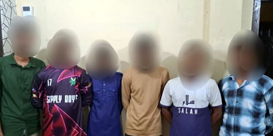 শাহী ঈদগাহে জুয়ার আসর থেকে আটক ৬