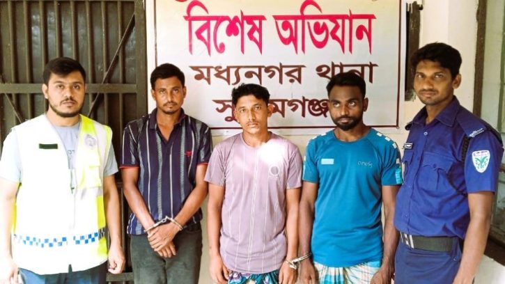 মধ্যনগরে কোটি টাকার ভারতীয় চোরাই কয়লাসহ ৩জন গ্রেপ্তার