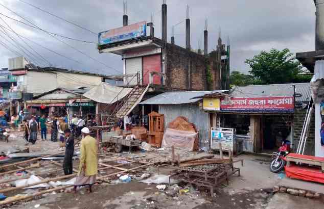 সিলেট-সুনামগঞ্জ সড়কের দুপাশে গড়ে উঠা অবৈধ স্থাপনা উচ্ছেদ