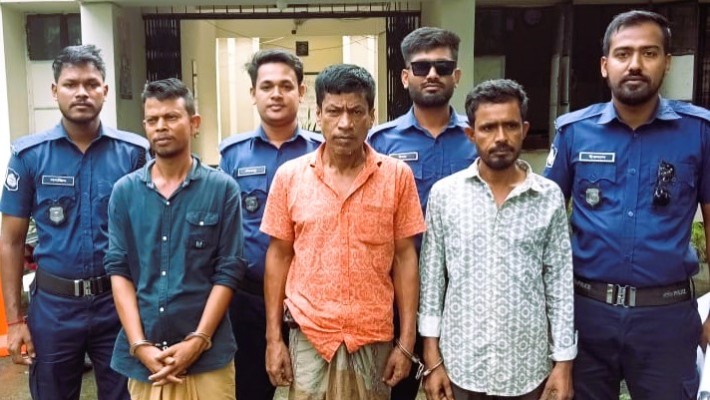 সীমান্ত পর্যটন ট্যাকেরঘাট নিলাদ্রীর তিন মাদক কারবারী গ্রেফতার