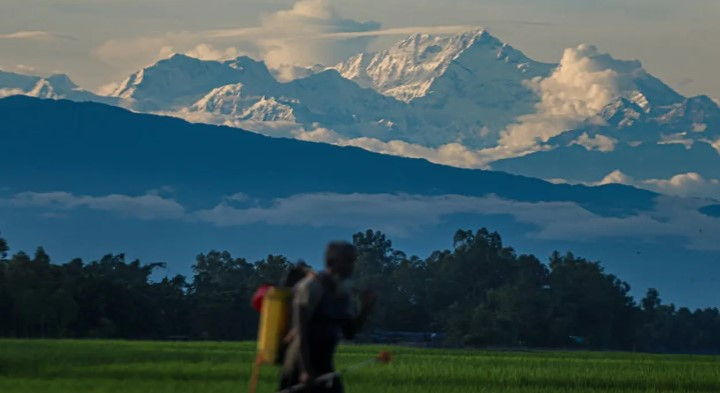 হঠাৎ তেঁতুলিয়ার আকাশে ভেসে উঠল কাঞ্চনজঙ্ঘা!