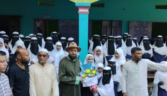 খোঁজে খোঁজে উন্নয়ন বঞ্চিত স্কুল মাদ্রাসা ও এলাকার খবর নিচ্ছেন বিএনপি নেতা মালিক