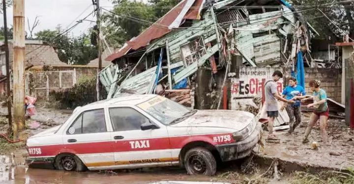 মেক্সিকোতে ঝড় ও ভূমিধসে নিহত ৪৪, নিখোঁজ ২৭