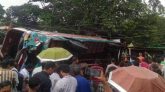 নিয়ন্ত্রণ হারিয়ে বাস উল্টে পড়ল দোকানে, নিহত ৩