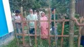 হবিগঞ্জে বেড়া দিয়ে রাস্তা দখল, গৃহবন্দী ১০ পরিবার!