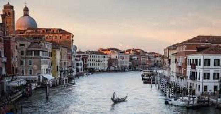 ইতালিতে রেসিডেন্স পারমিট পাওয়ায় শীর্ষে বাংলাদেশিরা