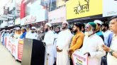 মৌলভীবাজারের সড়ক সংস্কার ও চারলেনে উন্নীতকরার দাবিতে মানববন্ধন