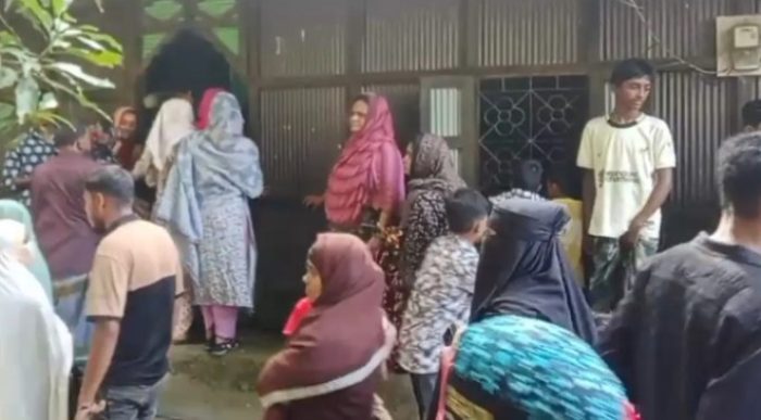 প্রেমিকার উপস্থিতিতে প্রেমিকের কাণ্ড!