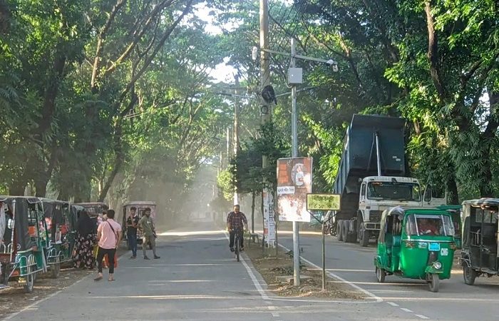 শাবিপ্রবি’র সবুজ ক্যাম্পাস এখন ধুলায় ধূসর, দূর্ভোগে শিক্ষার্থীরা
