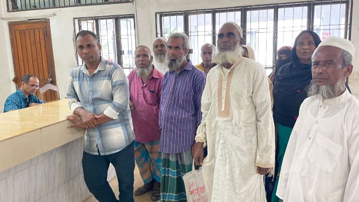 সন্ত্রাসী-মাদক চক্রের থাবা থেকে মুক্তি চান এয়ারপোর্ট এলাকাবাসী