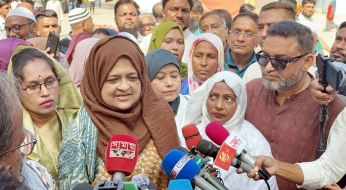 মাজার জিয়ারতে সিলেট-২ আসনে বিএনপির প্রার্থী লুনা’র প্রচারণা শুরু