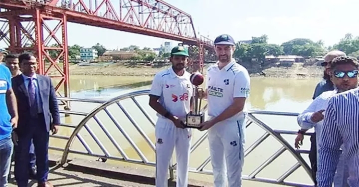 সিলেটে ক্বীনব্রীজের পাশে উন্মোচন হলো বাংলাদেশ-আয়ারল্যান্ড টেস্ট সিরিজের ট্রফি