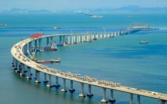 পর্যটনের আকর্ষণ হংকং–ঝুহাই–মাকাও সেতু
