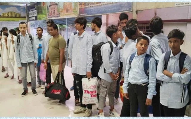 দেশে ফিরলো ভারতে পাচারের শিকার ৩০ কিশোর-কিশোরী