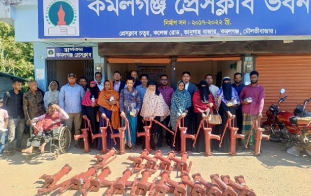কমলগঞ্জে ২৫টি পরিবারের মাঝে টিউবওয়েল বিতরণ