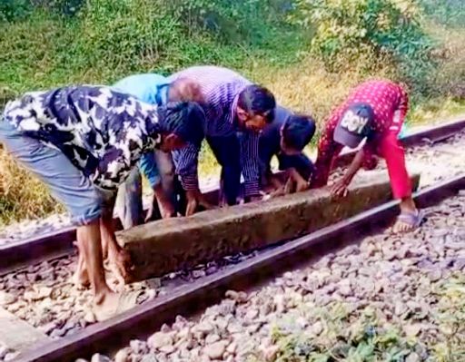 কমলগঞ্জে ট্রেন দুর্ঘটনার চেষ্টা ব্যর্থ!