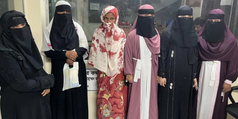 এক বাসা থেকে ১৮ নারী-পুরুষ আটক