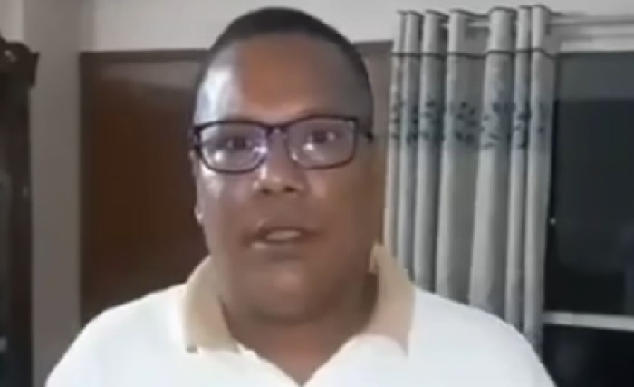 ফেসবুকে হাসিনার ছবি দিয়ে ‘আই ডোন্ট কেয়ার’ পোস্ট: ঢাবির ডেপুটি রেজিস্টারকে থানায় সোপর্দ