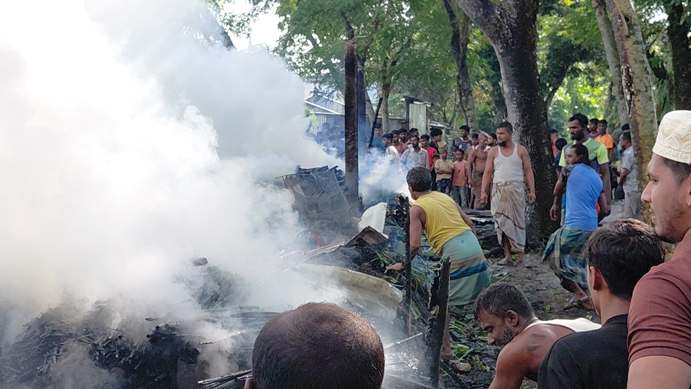 শান্তিগঞ্জে দুর্বৃক্তদের আগুনে ইউপি চেয়ারম্যানের গুদামঘর পুড়ে ছাই