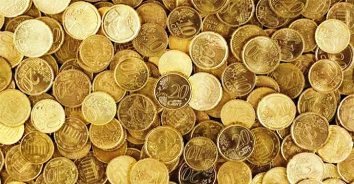 বাড়ির বাগানে মাটি খুঁড়তে গিয়ে মিলল ৯ কোটি টাকার সোনা!