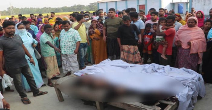 পদ্মফুল তুলতে গিয়ে পানিতে ডুবে মারা গেল ৪ স্কুলছাত্রী