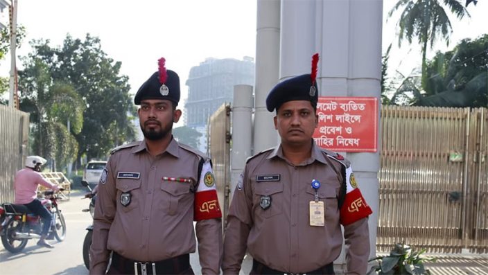 দেশের সব মহানগরে নতুন পোশাকে পুলিশ