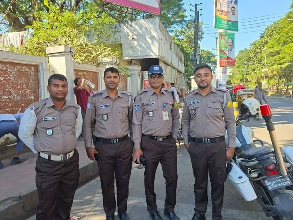 নতুন পোশাকে সিলেটের পুলিশ মাঠে