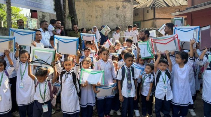 শাহজালাল আইসিটি স্কুলে রোটারি ক্লাব সিলেট নর্থের শিক্ষা উপকরণ বিতরণ