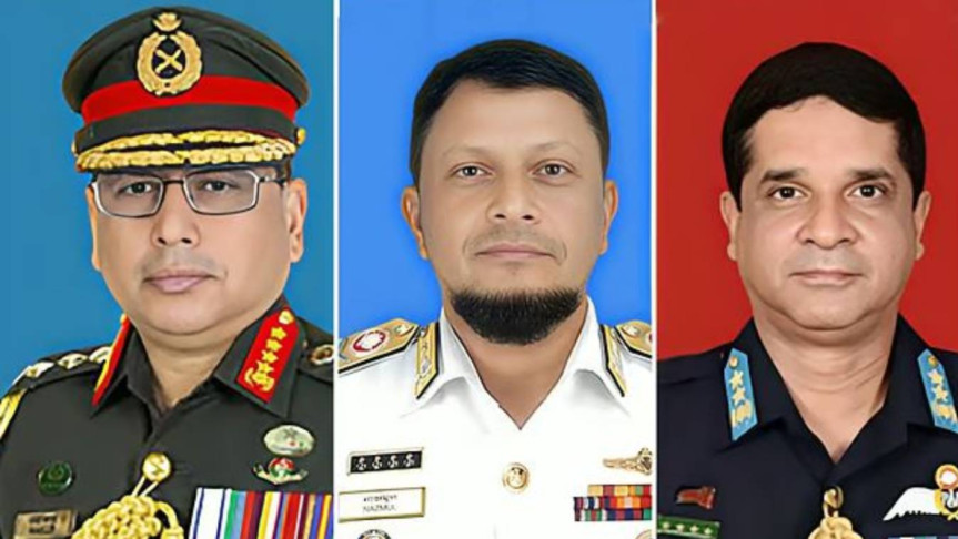 বেগম খালেদা জিয়াকে দেখতে হাসপাতালে তিন বাহিনীর প্রধান