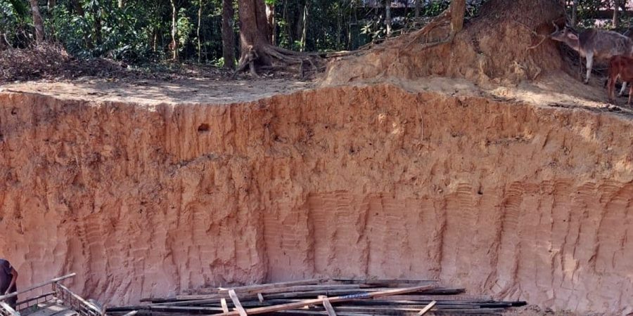 বিয়ানীবাজারে দুটি টিলা কেটে সাবাড়