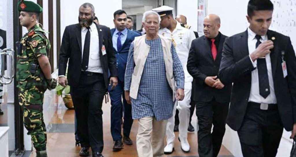 বেগম খালেদা জিয়াকে দেখতে এভারকেয়ারে প্রধান উপদেষ্টা