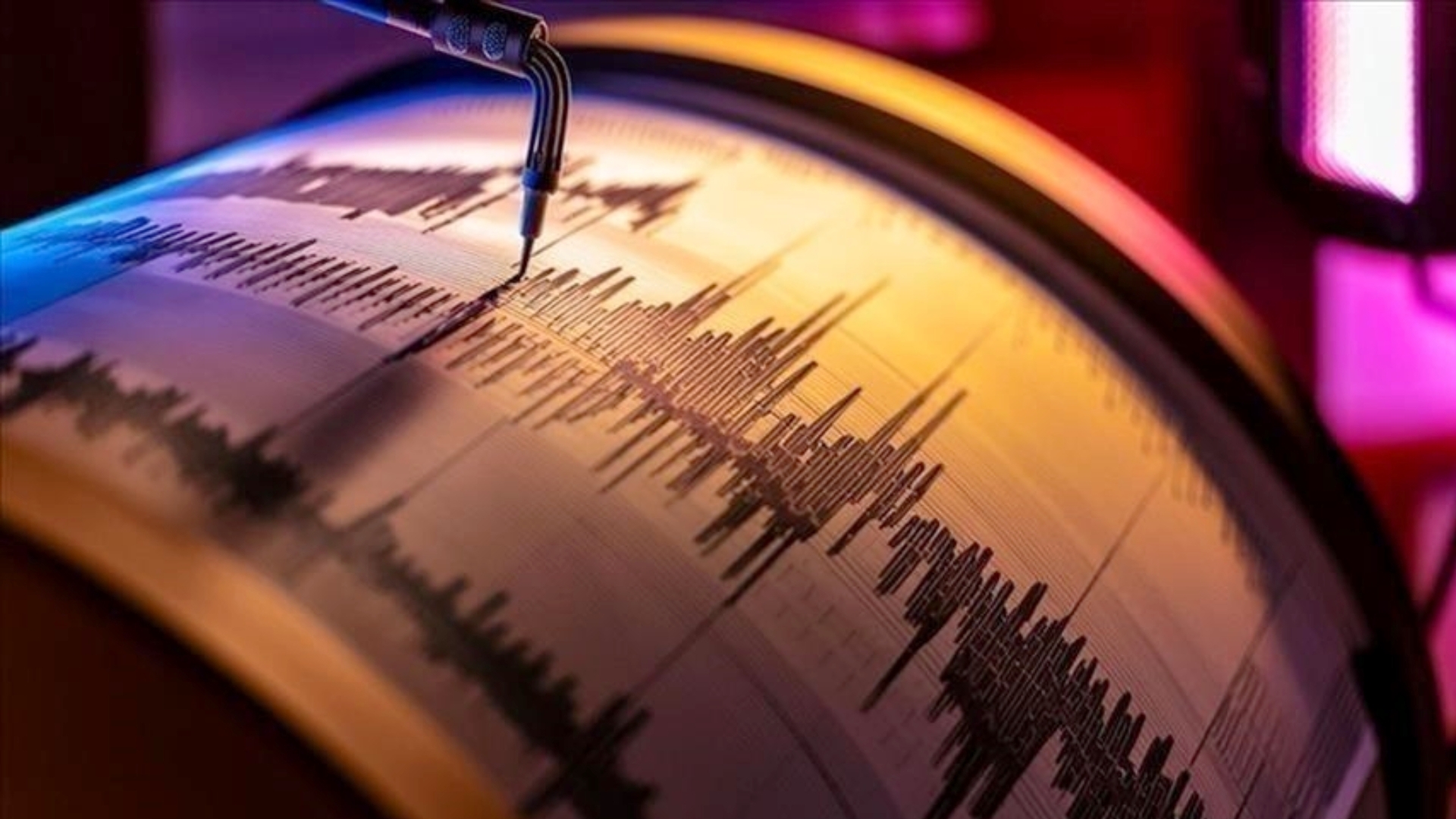 ভূমিকম্পে কাঁপল যুক্তরাজ্য