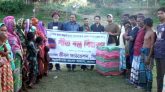 সুরমার চরে বেদে পরিবারের মুখে হাসি ফুটালো ‘জীবন ফাউন্ডেশন’