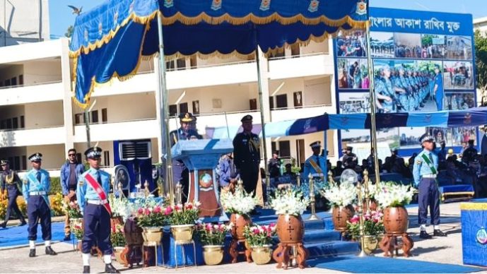 বাংলাদেশ বিমান বাহিনীর ৫৩তম রিক্রুটদলের প্রশিক্ষণ সমাপনী কুচকাওয়াজ অনুষ্ঠিত