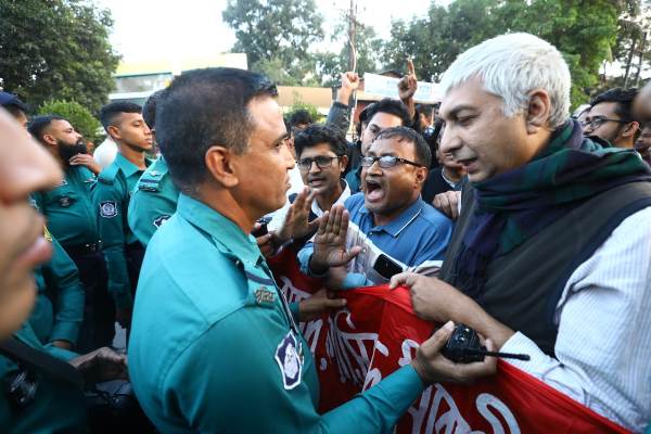 সিলেটে বামপন্থী দল সমূহের মিছিলে পুলিশী হামলার নিন্দা