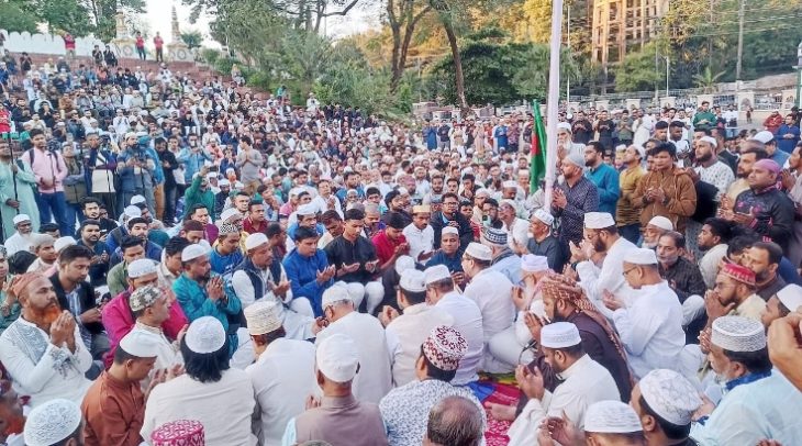 বদরুজ্জামান সেলিমের উদ্যোগে বেগম জিয়ার রোগ মুক্তি কামনায় সিলেটের ঈদগাহ ময়দানে বিশাল দোয়া মাহফিল