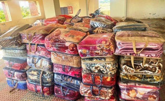 জৈন্তাপুরে ৯৬পিছ ভারতীয় কম্বল সহ আটক ২