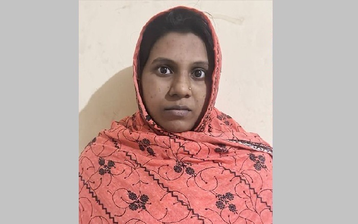 কুকুরছানা হত্যা, সরকারি কর্মকর্তার স্ত্রী গ্রেপ্তার